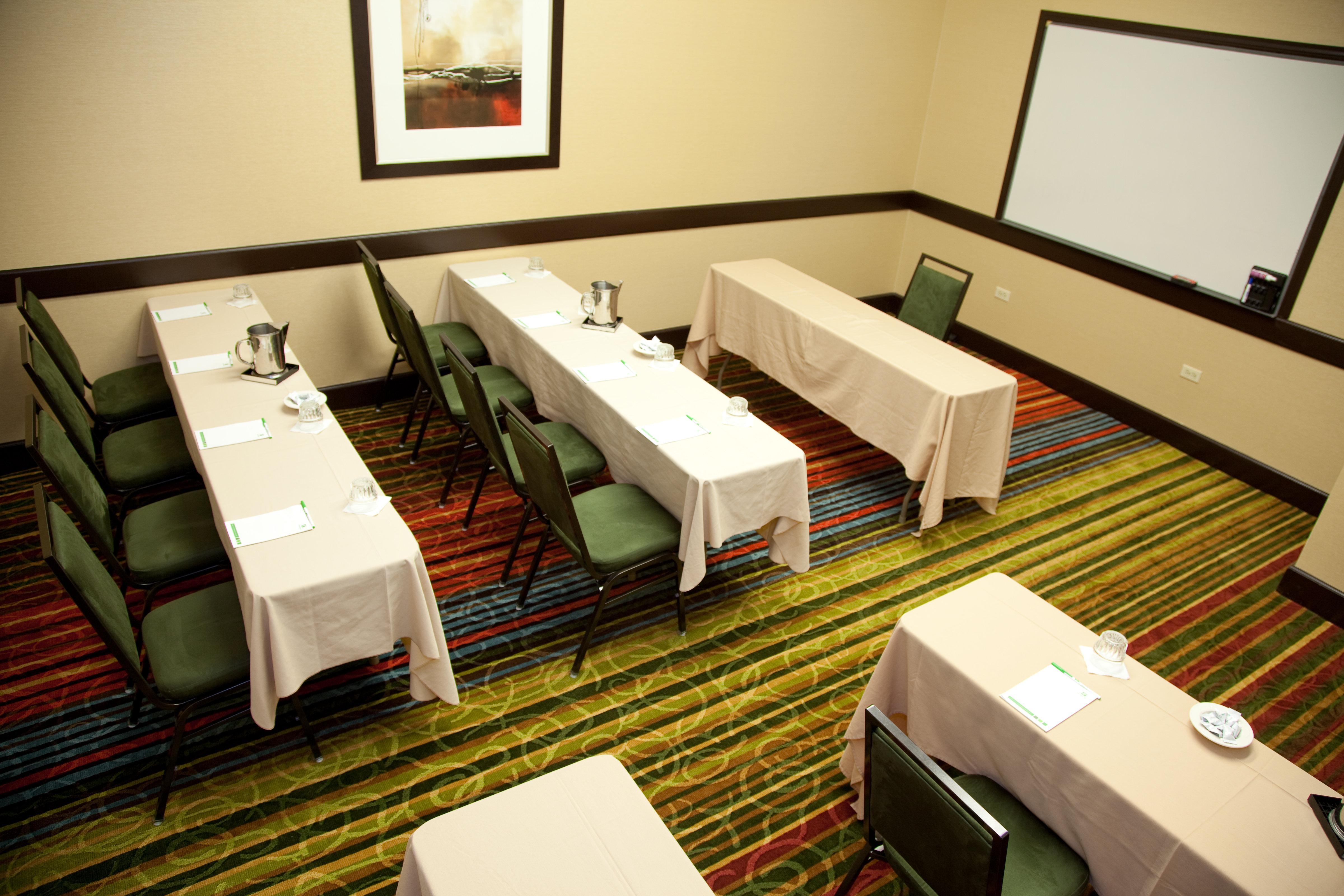 Holiday Inn Hotel & Suites Chicago Northwest - Elgin By Ihg Dış mekan fotoğraf