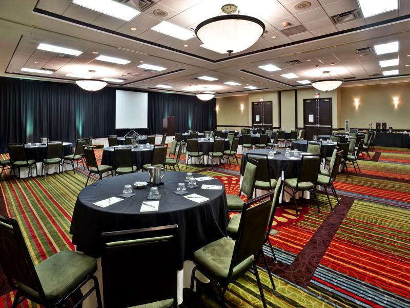 Holiday Inn Hotel & Suites Chicago Northwest - Elgin By Ihg Dış mekan fotoğraf